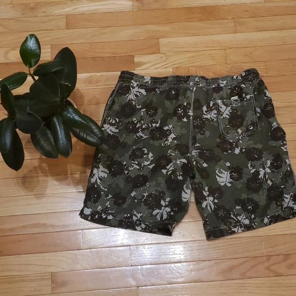 5/$20🕸 men's swim trunks - Picture 4 of 4